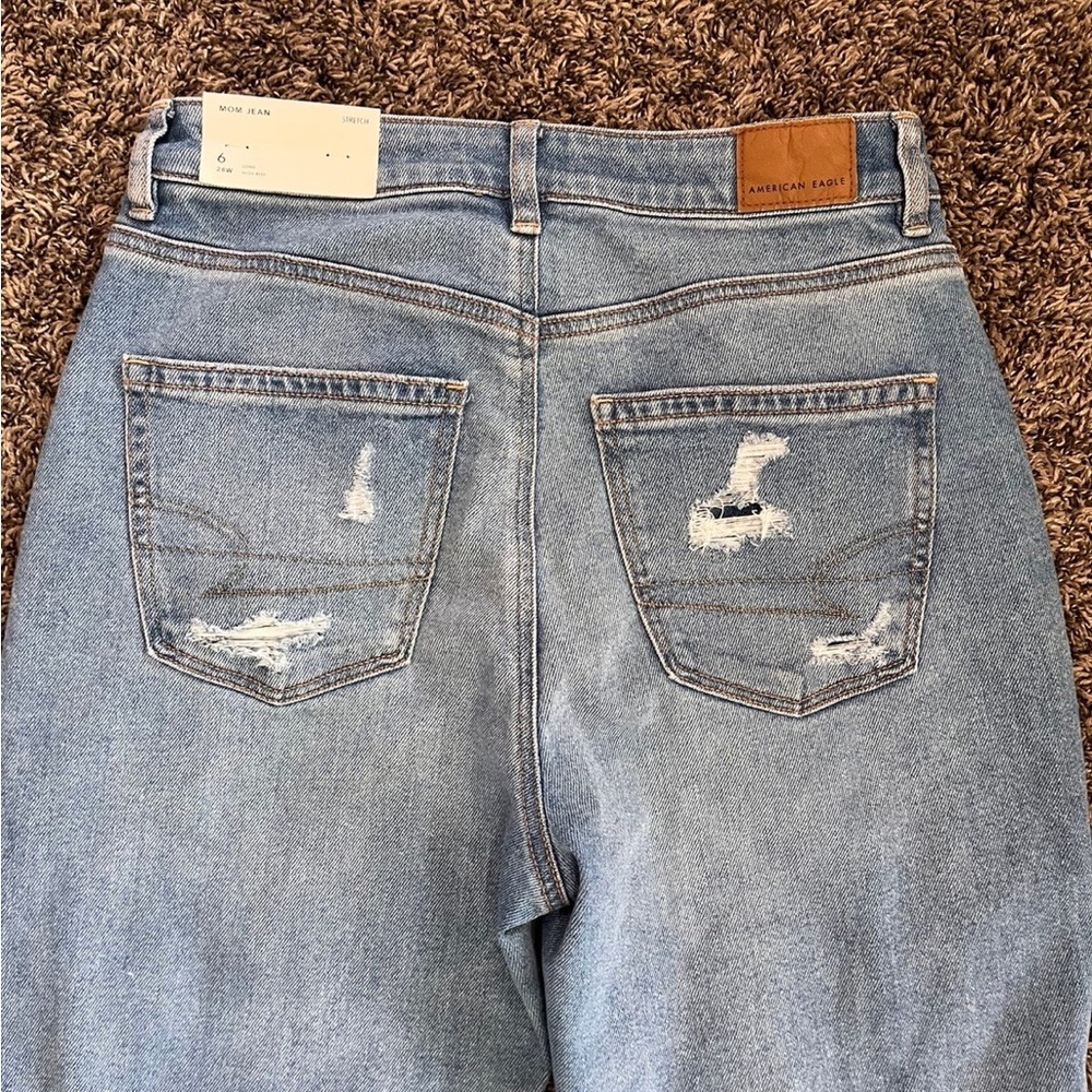 NWT AMERICAN EAGLE Distressed Stretch Mom Jeans High Rise Women’s 6 Long - Picture 10 of 10